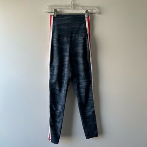 Define Your Inspiration blue camo printed athletic leggings